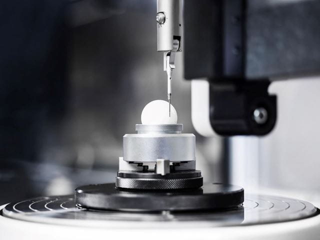 Calibration with roundness standard